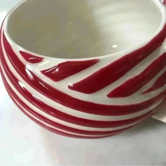 Set of 2 Starbucks  2013 candy cane stripe 12 oz mugs - Picture 7 of 11